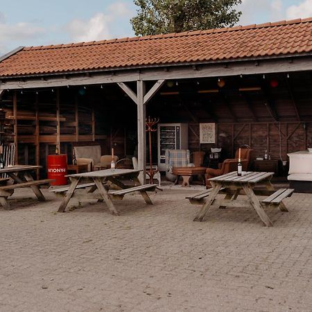 Finse Woning Op Camping De Tulpenweide Breezand Экстерьер фото