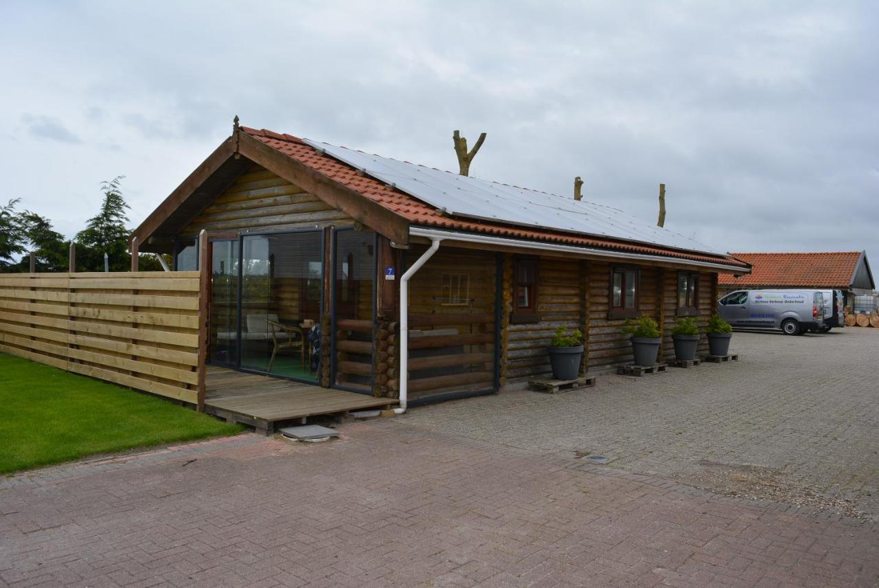 Finse Woning Op Camping De Tulpenweide Breezand Экстерьер фото