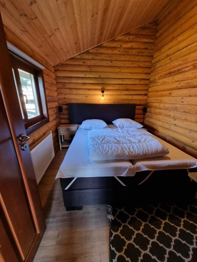 Finse Woning Op Camping De Tulpenweide Breezand Экстерьер фото