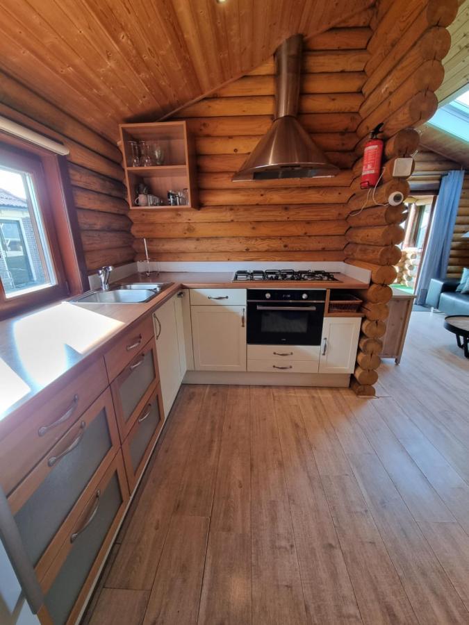 Finse Woning Op Camping De Tulpenweide Breezand Экстерьер фото