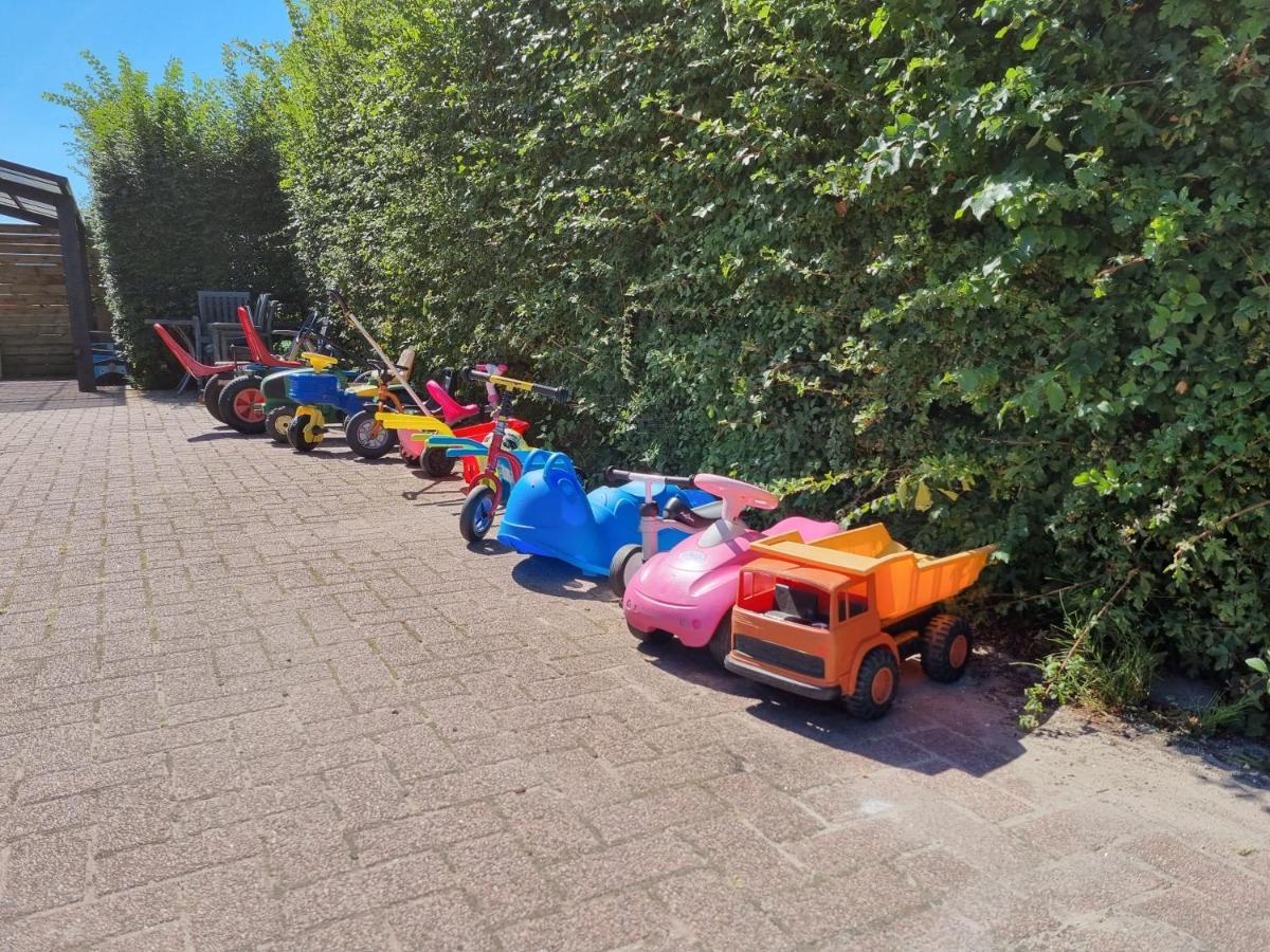 Finse Woning Op Camping De Tulpenweide Breezand Экстерьер фото