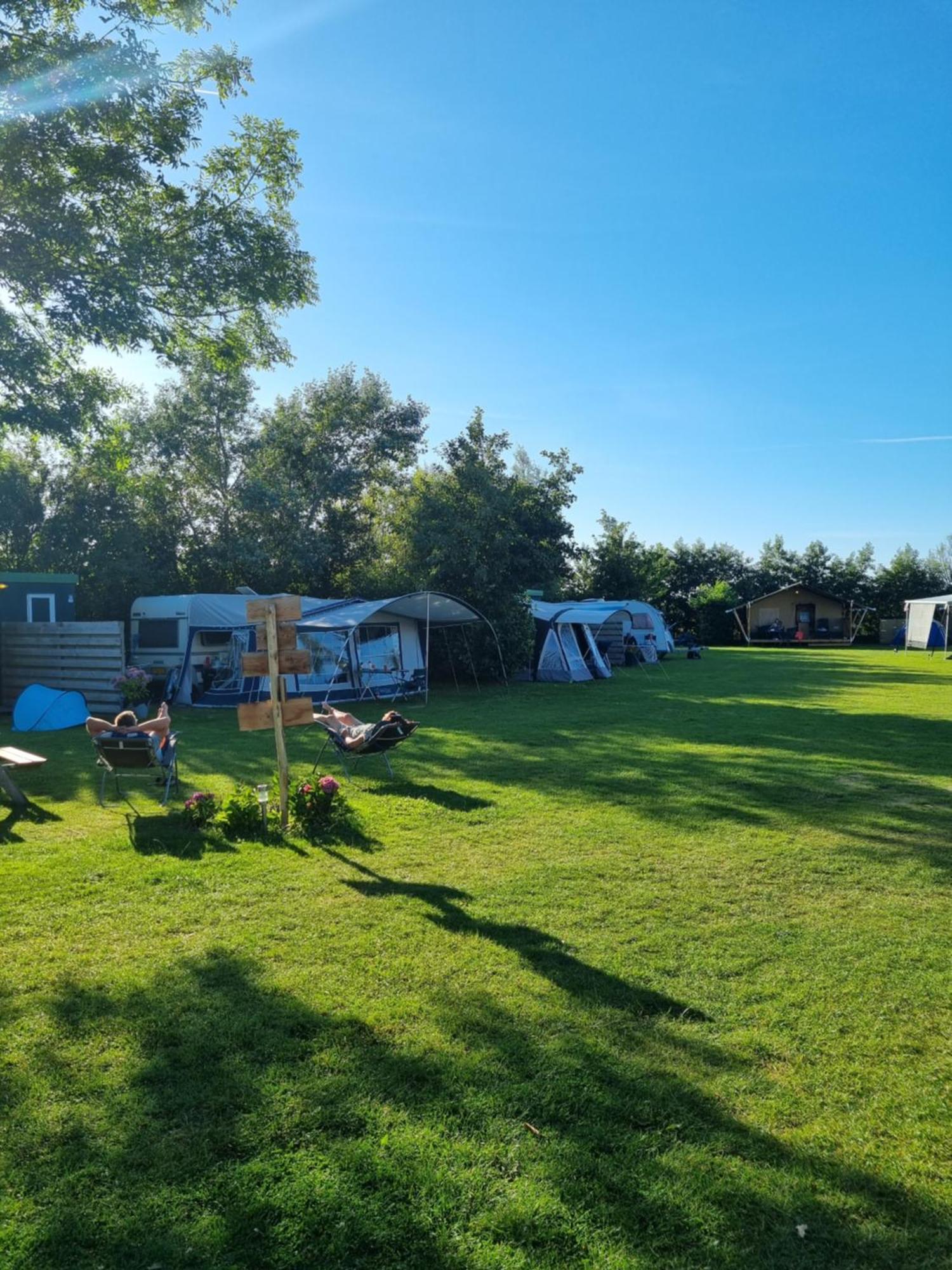 Finse Woning Op Camping De Tulpenweide Breezand Экстерьер фото